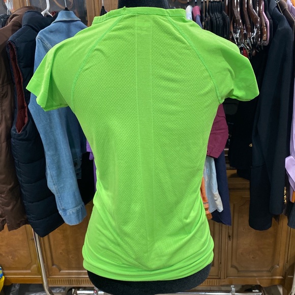 Nike FitDry Workout Athletic Shirt Neon Green Sz Small 🤸🏾♀️ - Picture 2 of 7